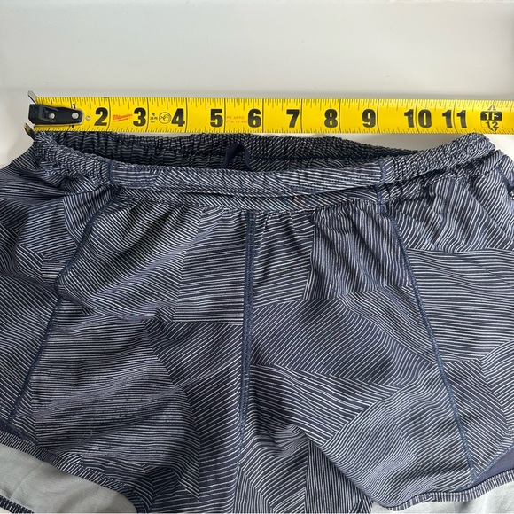 Lululemon Hotty-Hot Short Blue Striped 2.5” Size 4 Tall Zip Pocket Running Yoga - Picture 11 of 11